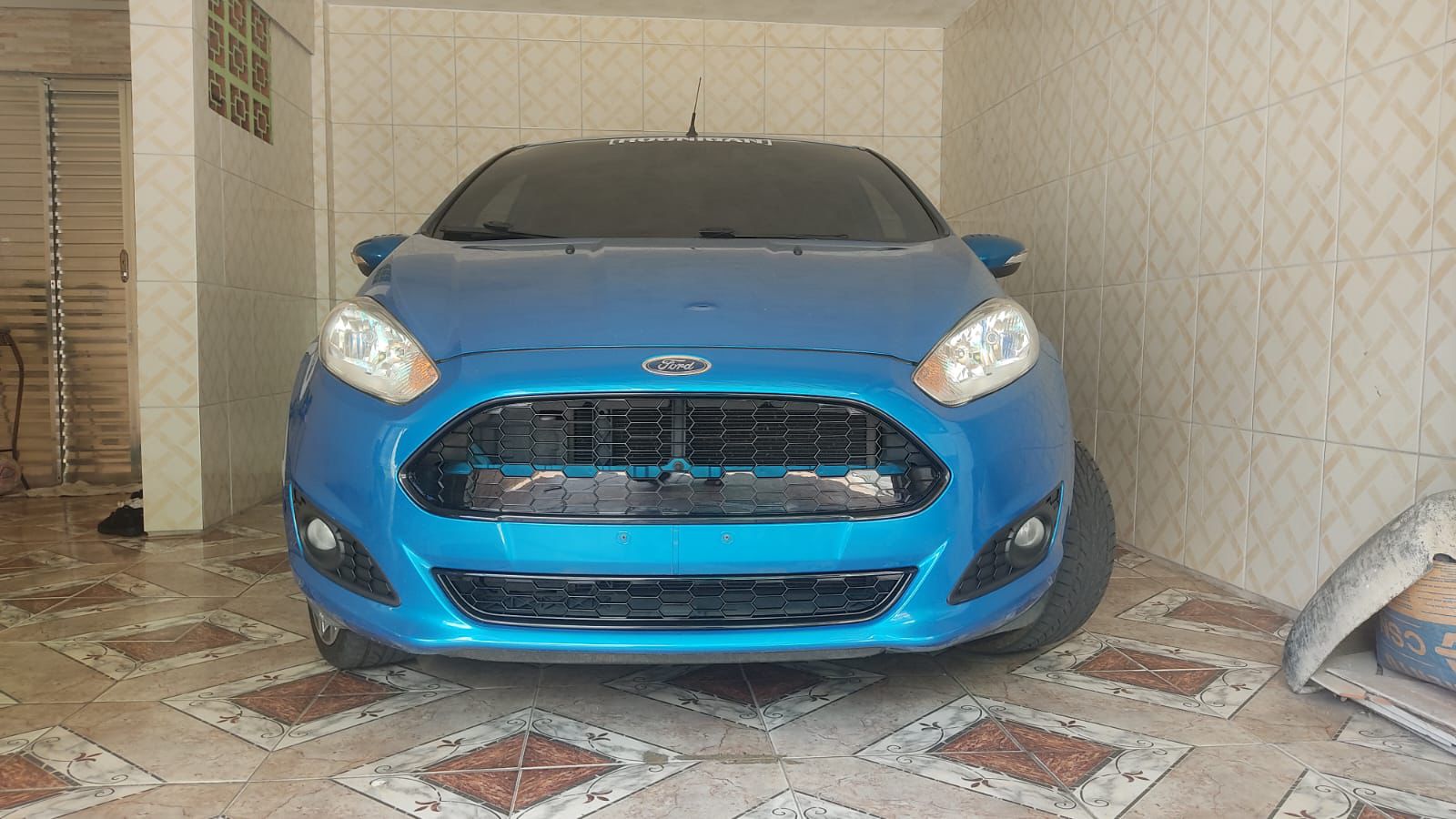 Grade Colmeia para Ford New Fiesta 2013-2017 - Oferta Especial