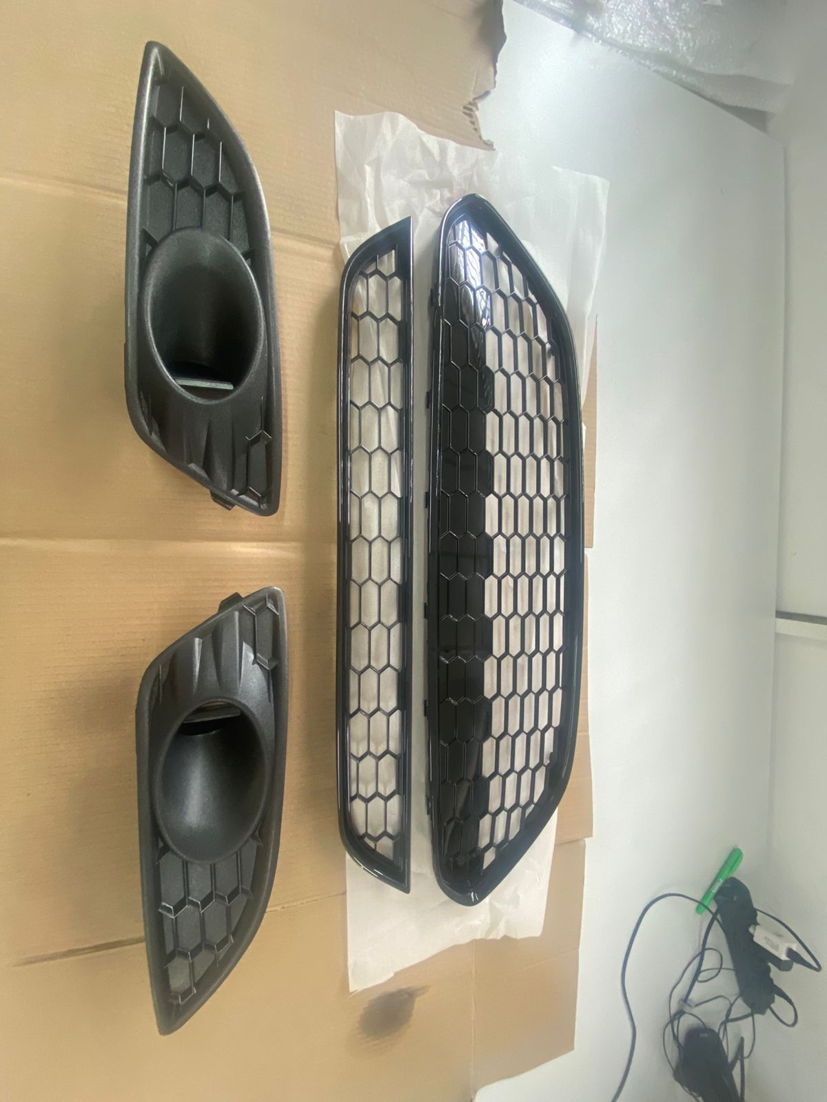 Grade Colmeia para Ford New Fiesta 2013-2017 - Oferta Especial